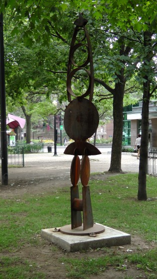 A sculpture by Glen Le Mesurier in Arcane de mer at Cabot Square. A sculpture by Glen Le Mesurier in Arcane de mer at Cabot Square.