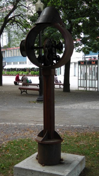 A sculpture by Glen Le Mesurier in Arcane de mer at Cabot Square. A sculpture by Glen Le Mesurier in Arcane de mer at Cabot Square.