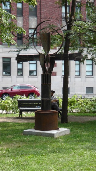 A sculpture by Glen Le Mesurier in Arcane de mer at Cabot Square. A sculpture by Glen Le Mesurier in Arcane de mer at Cabot Square.