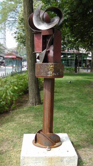 A sculpture by Glen Le Mesurier in Arcane de mer at Cabot Square. A sculpture by Glen Le Mesurier in Arcane de mer at Cabot Square.