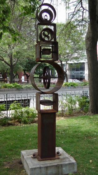 A sculpture by Glen Le Mesurier in Arcane de mer at Cabot Square. A sculpture by Glen Le Mesurier in Arcane de mer at Cabot Square.