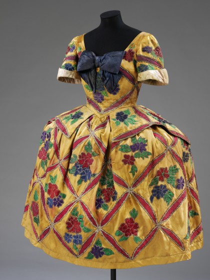 Léon Bakst (1866-1924), Costume de Mariuccia pour Les Femmes De Bonne Humeur, Années 1920, Satin et Appliques, V&A: S.148-1985 Léon Bakst, Costume for Mariuccia for Les Femmes De Bonne Humeur, 1920s , Satin and Appliques. Photo courtesy of Musée national des beaux-arts du Québec. Léon Bakst (1866-1924), Costume de Mariuccia pour Les Femmes De Bonne Humeur, Années 1920, Satin et Appliques, V&A: S.148-1985 Léon Bakst, Costume for Mariuccia for Les Femmes De Bonne Humeur, 1920s , Satin and Appliques. Photo courtesy of Musée national des beaux-arts du Québec.