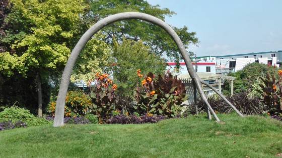 L’Arc by Michel de Broin