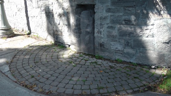 Milestone on Côte-Saint-Antoine