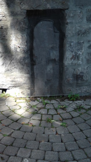 Milestone on Côte-Saint-Antoine