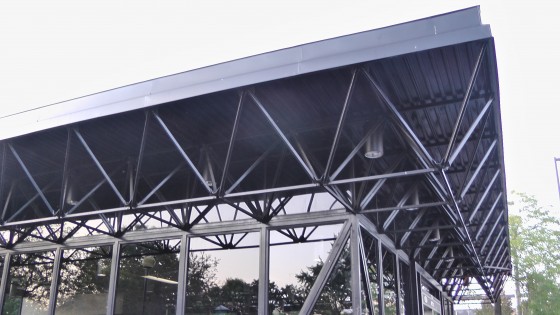 Interesting support system for the roof. Interesting support system for the roof.