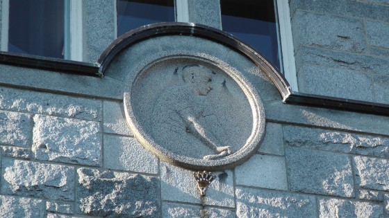A sportsman bas-relief above an entrance to the Centre Culturel Calixa-Lavallée