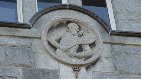 Tennis player bas-relief above an entrance to the Centre Culturel Calixa-Lavallée
