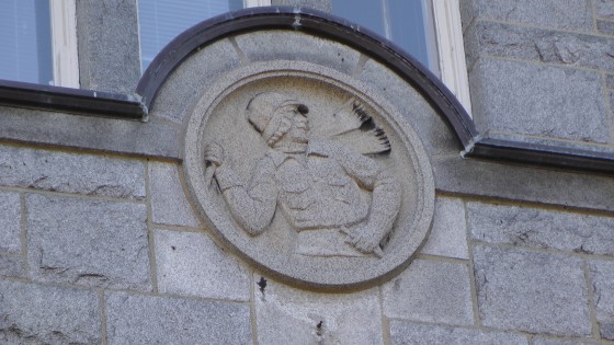 Skiier bas-relief above an entrance to the Centre Culturel Calixa-Lavallée