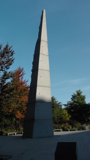 Obélisque en hommage à Charles de Gaulle by Olivier Debré