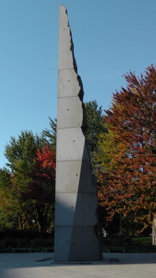 Obélisque en hommage à Charles de Gaulle by Olivier Debré