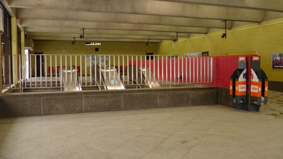 Inside the northern entrance of Métro Joliette. Inside the northern entrance of Métro Joliette.