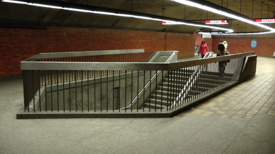 Another view of the exit from the platform at the Métro Charlevoix