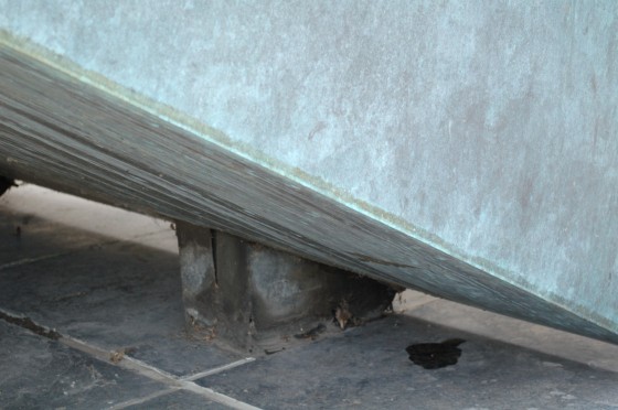 Detail of Allégrocube by Charles Daudelin, showing the hinges Detail of Allégrocube by Charles Daudelin, showing the hinges